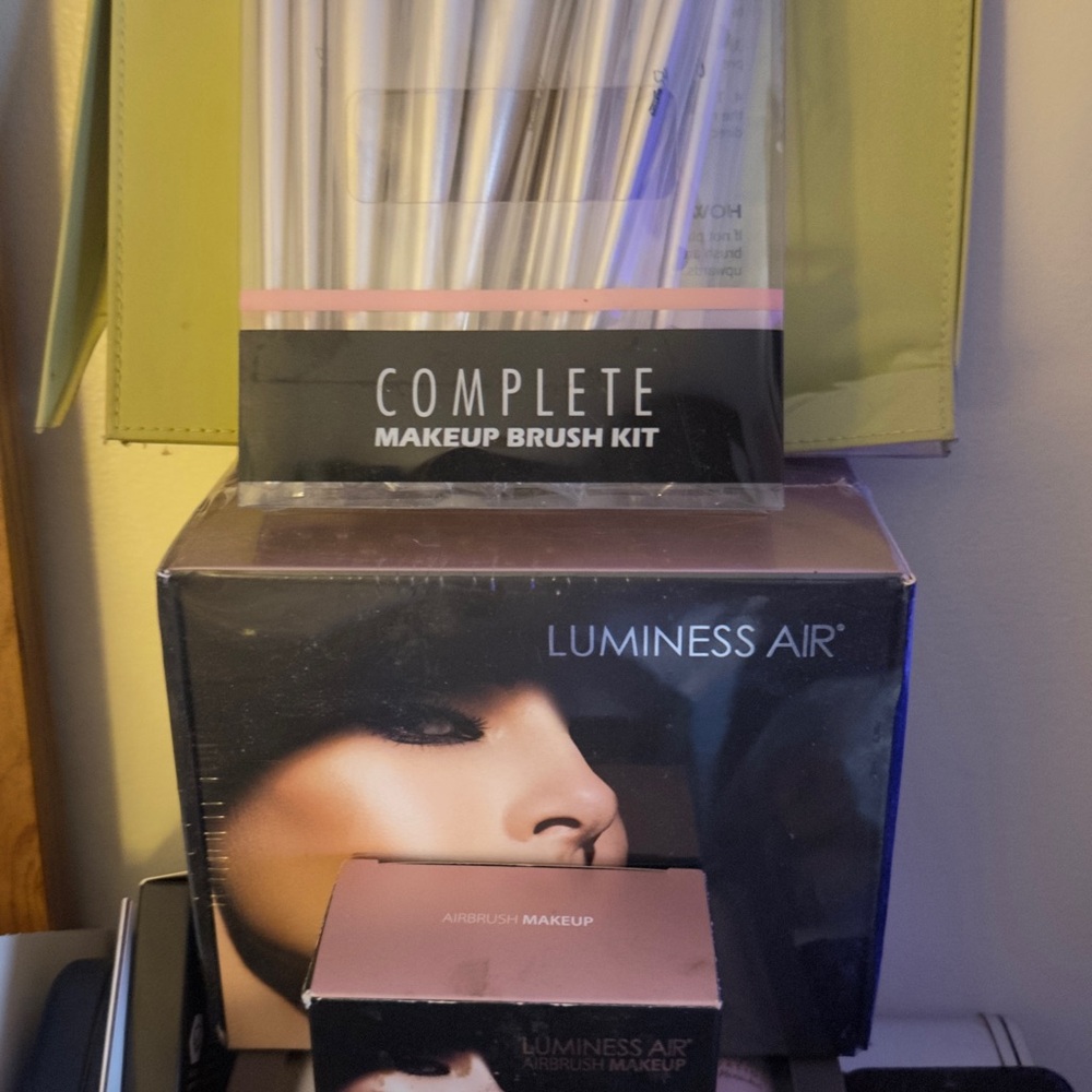 Luminess Airbrush Makeup Set with Brush Kit - Pink and Black